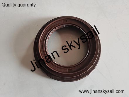 24QA8-02506 Higer KLQ6796 Guyana Main reducer oil seal 24QA8-02506