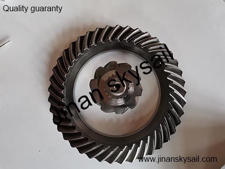 2402K-1041-025 026 Higer KLQ6796 Crown wheel and pinion 2402K-1041-025 026