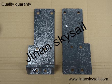 10E01-01056A Engine rear mounting cushion right bracket Higer KLQ6125