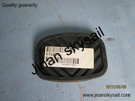 16E01-02595 Clutch pedal rubber cover Higer KLQ6108