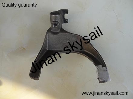 17C49-02650 gearbox 4 5 gear fork Higer KLQ6758