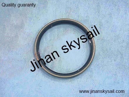 24C49-00504 Rear wheel hub inner oil seal Higer KLQ6668