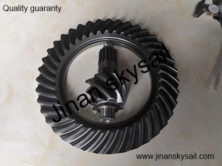 24A11-02501 2402B10-0839-025 Crown wheel and pinion Higer KLQ6856