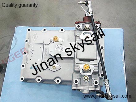 17QB4-02600 17TB3-01521 Gearbox up cover assembly Higer KLQ6856