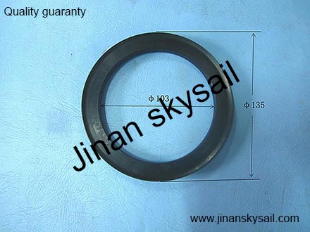 24G13-00010-R 04010 Rear wheel hub oil seal Higer KLQ6796 KLQ6856