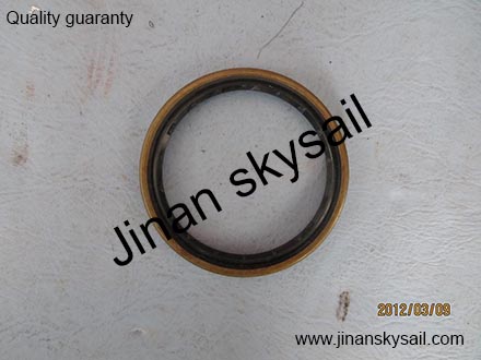 24K55-0001004011 Axle shaft oil seal Higer KLQ6108 KLQ6119