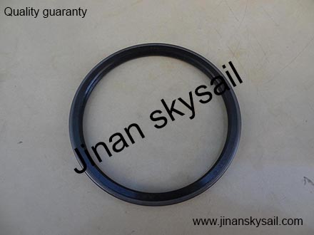 24E03-0001001024 31N-04080 Rear wheel hub oil seal Higer KLQ6109 KLQ6920 KLQ6119 KLQ6108
