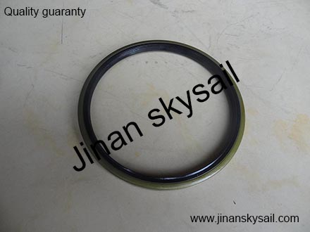 24K55-0001004010 Rear wheel hub oil seal Higer KLQ6896