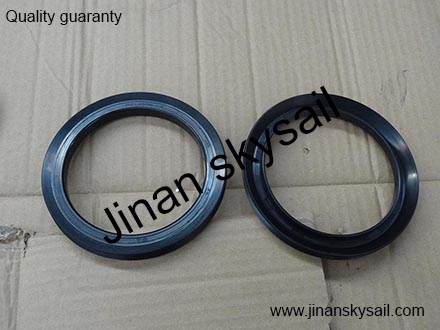 31C-04080-B Rear wheel hub oil seal Higer