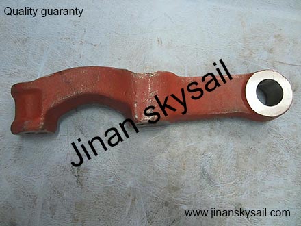 30V47-01504 Left steering knuckle arm Higer KLQ6125