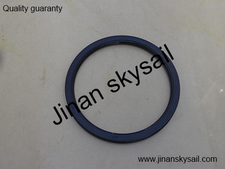 31J-04080 Front wheel hub oil seal Higer KLQ6920