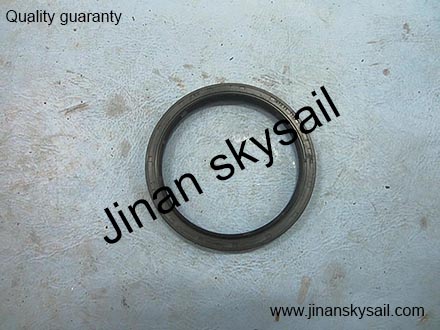 31H11-03505 Front wheel hub oil seal Higer KLQ6796 KLQ6856