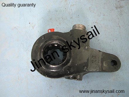 35C49-51502 Front right slack adjusting arm Higer KLQ6668