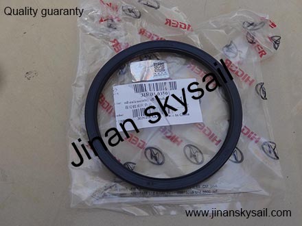 31RB5-03504 Front wheel hub oil seal Higer KLQ6920