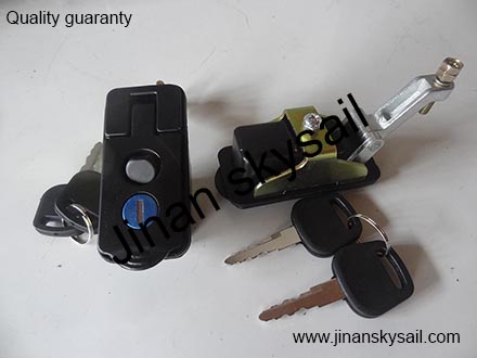 55E01-08333 bagage compartment door lock Higer KLQ6796 KLQ6856 KLQ6109 KLQ6129 KLQ6896 KLQ6920