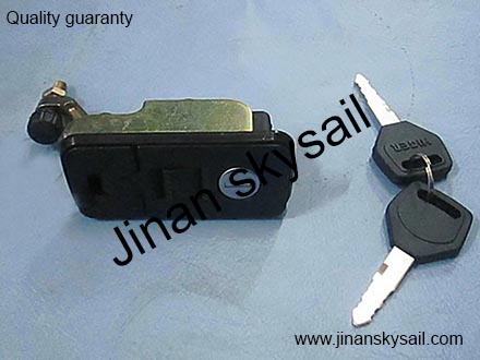 55V01-08333 Bagage compartment door lock Higer KLQ6119