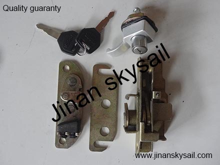 56A07-04310 Door lock Higer KLQ6796