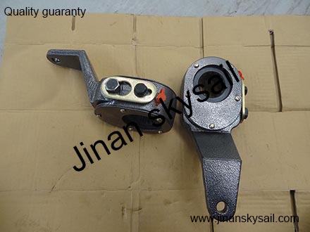 3551CK-015 Front right brake slack adjuster arm Higer