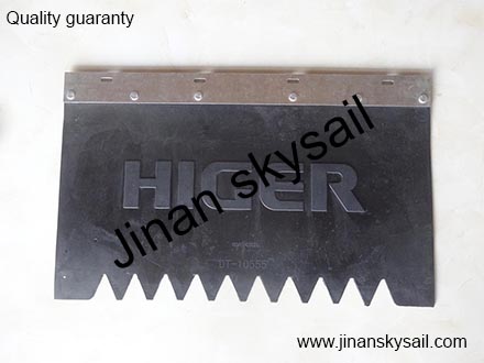 82V0Y-06060 82U42-06005 Rear mudguard wheel fender Higer KLQ6119